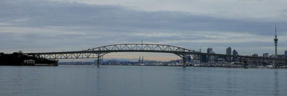 Jiyou Dong Auckland Harbour Bridge