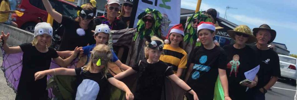 Kids Buzz the Birkenhead Santa Parade